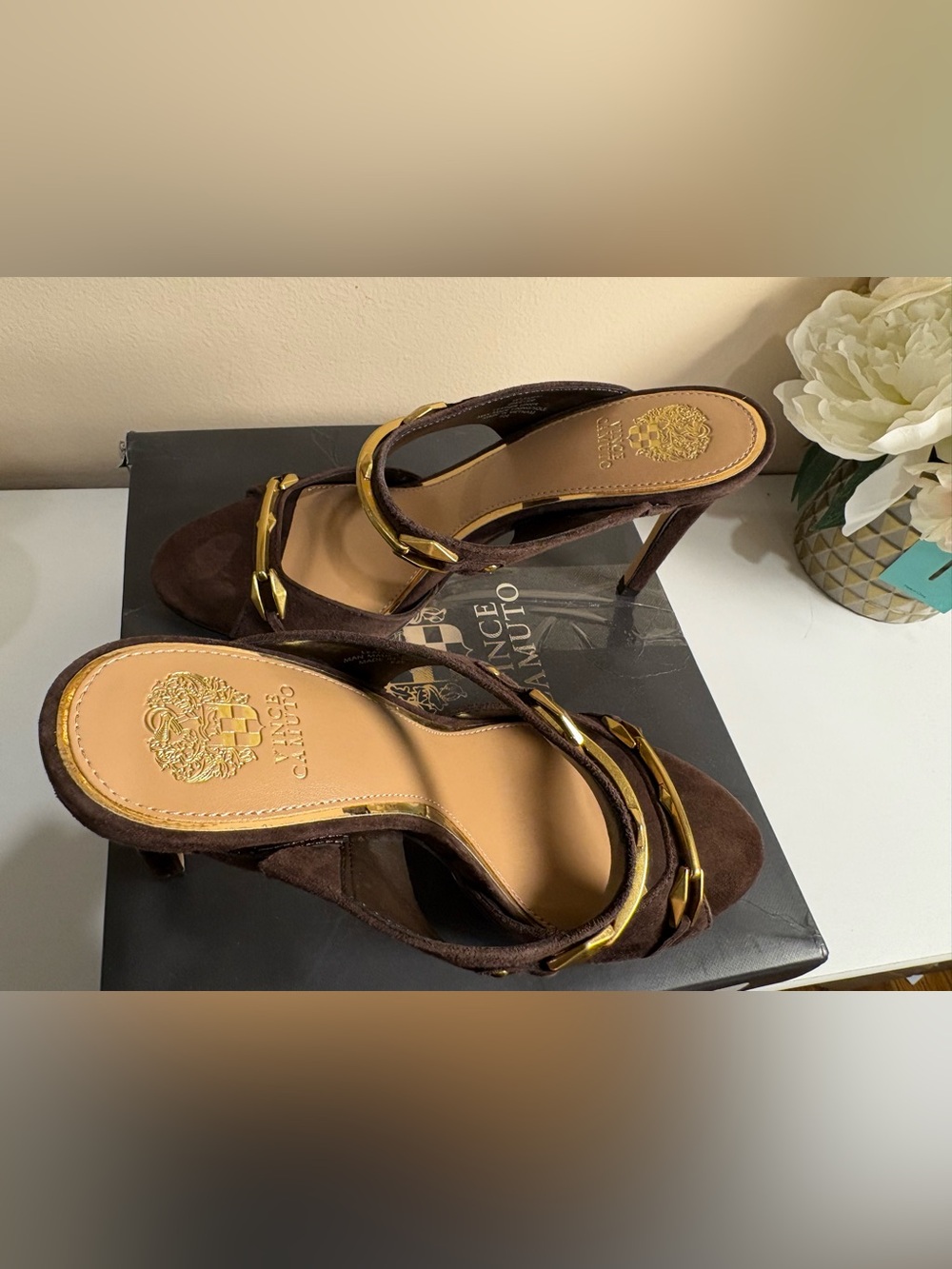 NWT Vince Camuto Cambra Brownie Suede Gold Hardware Heels Sandals 8M with Box - Picture 11 of 12